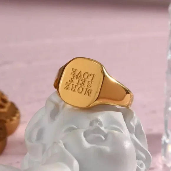 NEW 18K GOLD ENGRAVED LETTER WORD SQUARE MINIMALIST RING, CUTE RING, SHINY RING. - Picture 7 of 7